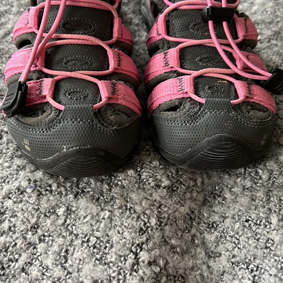 Pink and gray Bearpaw water shoes - Picture 8 of 8
